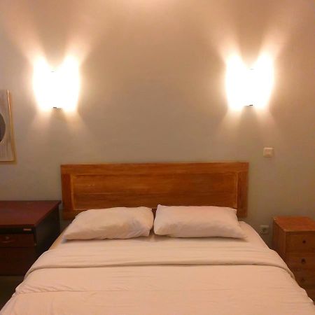 Urbanview Hotel Wayan Mansion Denpasar Esterno foto