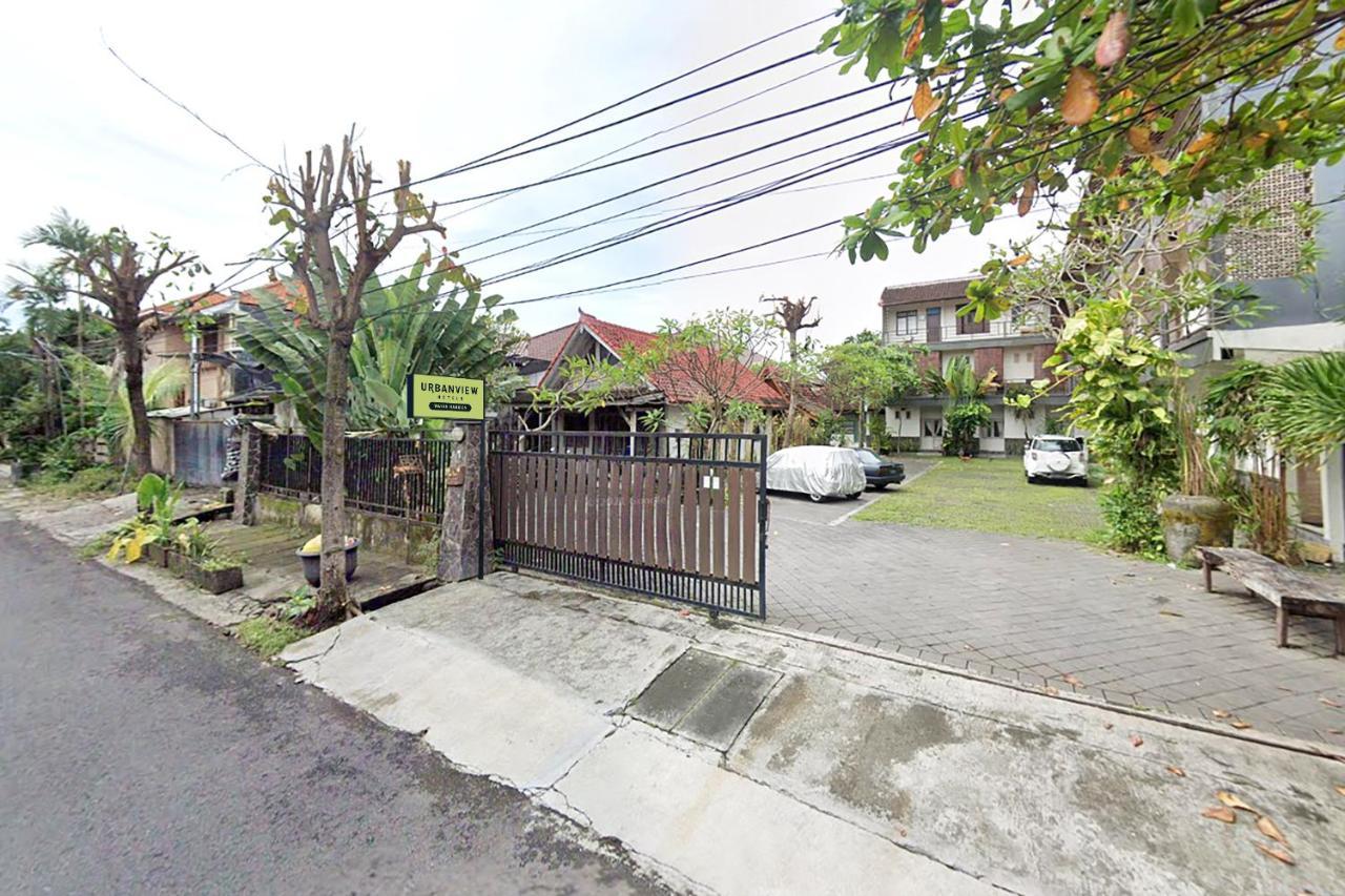 Urbanview Hotel Wayan Mansion Denpasar Esterno foto