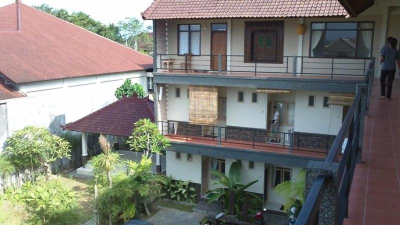 Urbanview Hotel Wayan Mansion Denpasar Esterno foto